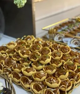 رزرو مسجد در مشهد همراه با حلوا و خرما 8